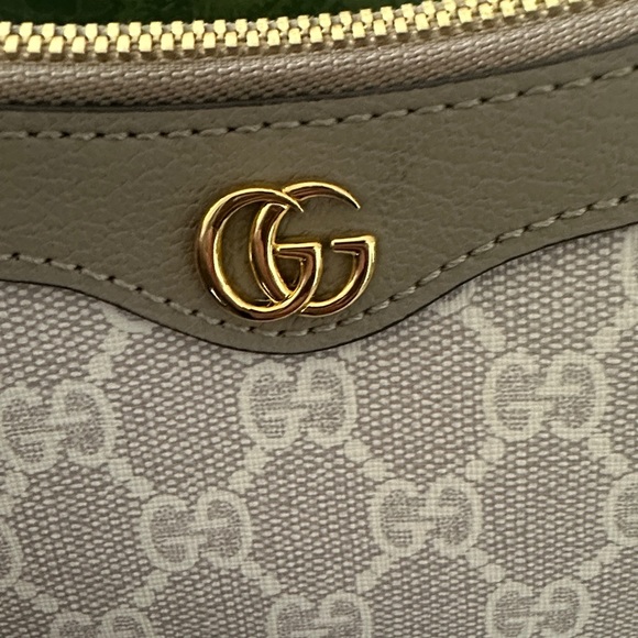 Gucci Beige Clutch with Gold Chain - Picture 4 of 13